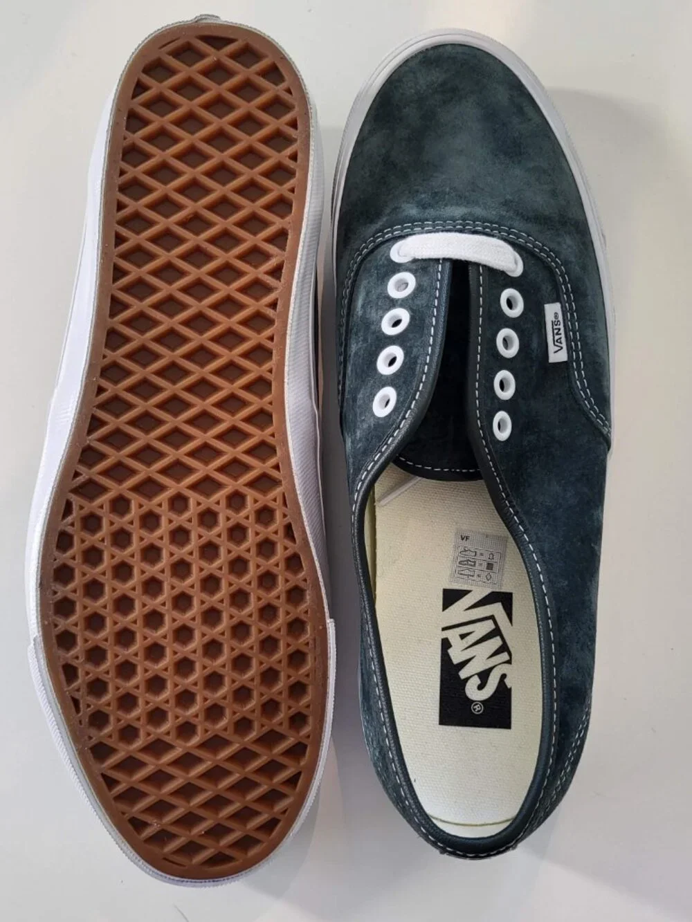 Men's Pig Suede Vans Authentic Skate Sneaker Size 10.5